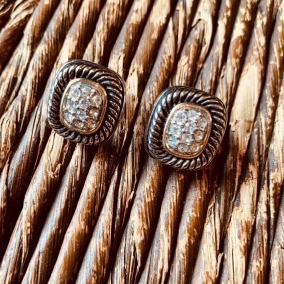 ✨✨ Classic Cushion Style w Rhinestone Post Earrings ✨ - Picture 5 of 5